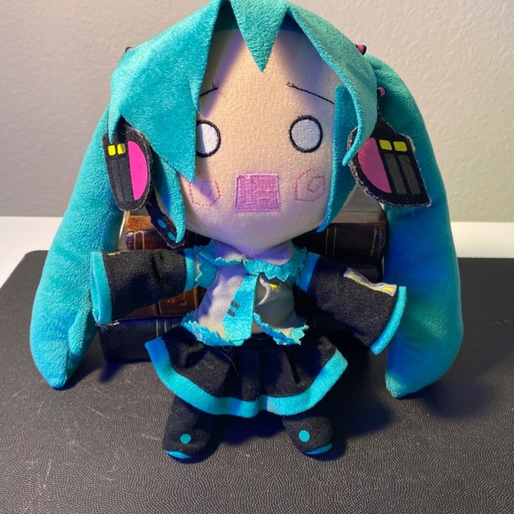 Hatsune Miku Stuffed Doll - Picture 3 of 10
